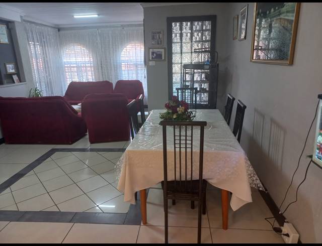 4 BEDROOM HOUSE FOR SALE IN WOODLANDS
